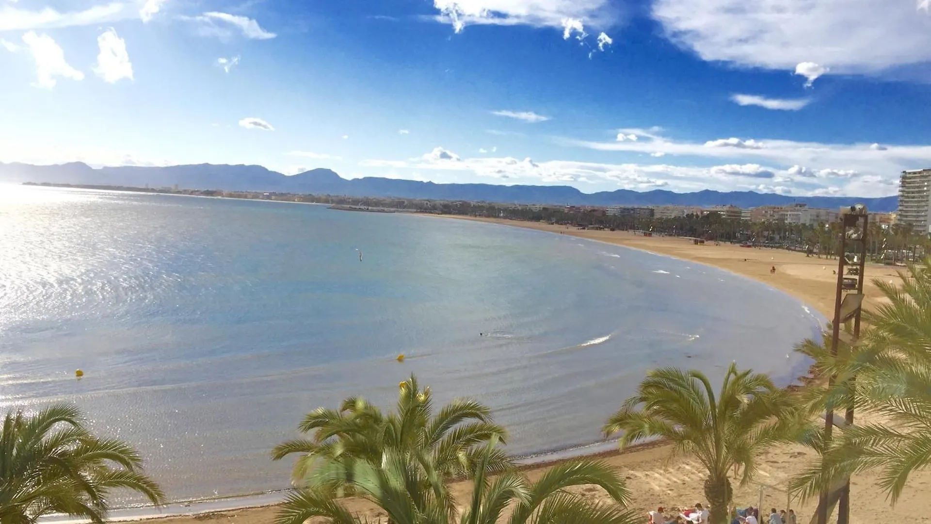 Comfortable Seaside Apartment In Salou 85 M² Sea View