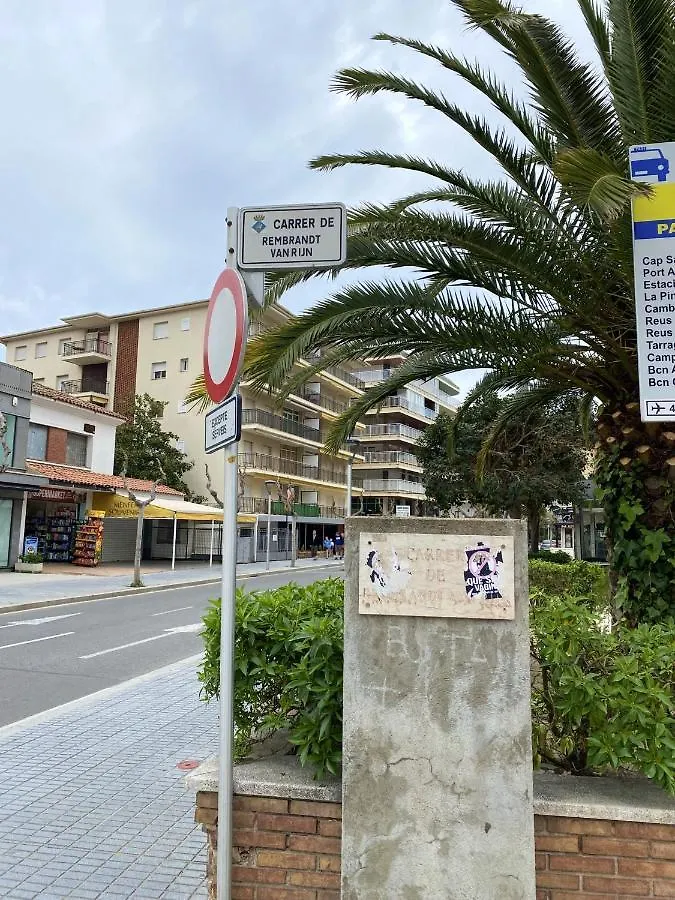 Comfortable Seaside Apartment In Salou 85 M² Sea View