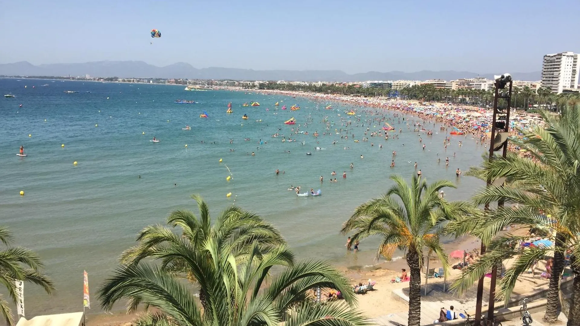 Comfortable Seaside Apartment In Salou 85 M² Sea View